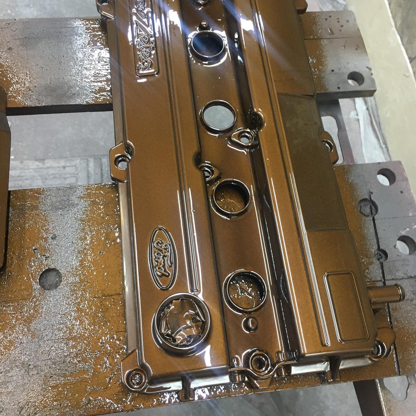 Ford valve cover custom paint - car customisation Milton Keynes