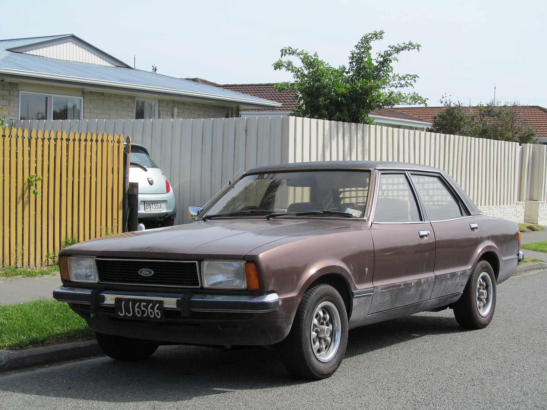 1980 Ford Cortina Mk5 Ghia saloon in metallic finish showing the luxury executive trim with vinyl roof